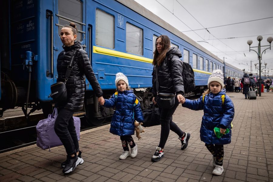 Принудительная эвакуация будет объявлена в 18 селах Харьковской области: оттуда вывезут 160 детей