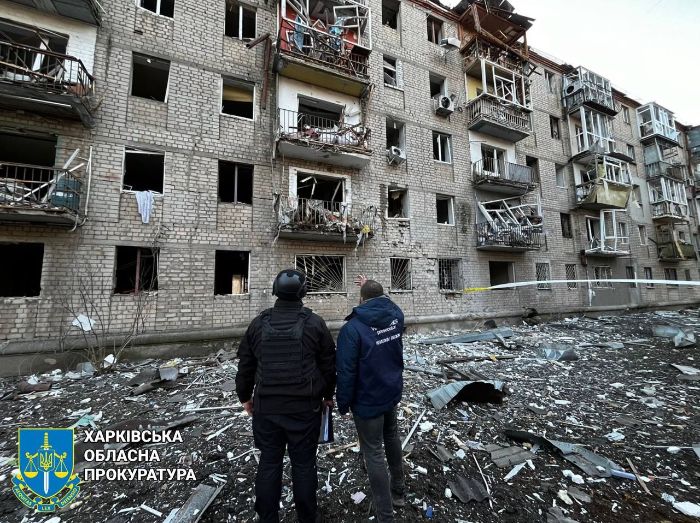 Удар з авіації по Харкову: частково зруйновано будинки, будівлю лікарні, школу. Серед постраждалих - немовля (фото)