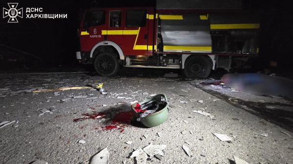 Появилось видео повторного удара по Харькову, когда на месте уже были спасатели и медики