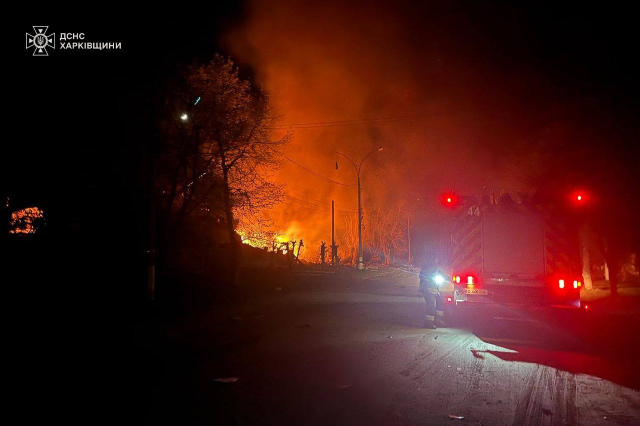 У Куп'янську через обстріл сталася масштабна пожежа (фото)
