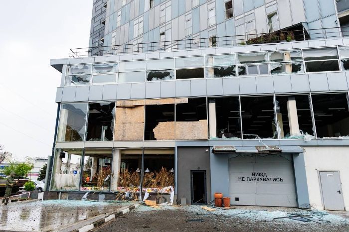 Нічний удар по житлових комплексах у Харкові: фото наслідків