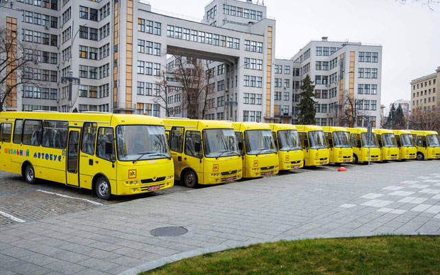 11 новых школьных автобусов передано пяти общинам Харьковщины