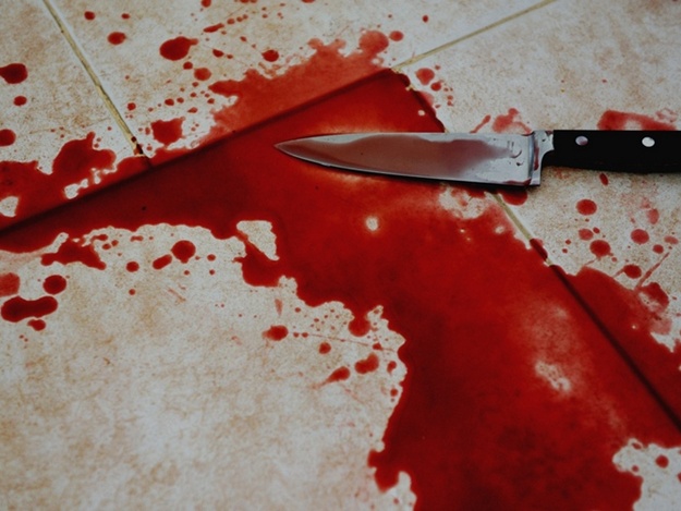 В Змиеве женщина напала с ножом на знакомого