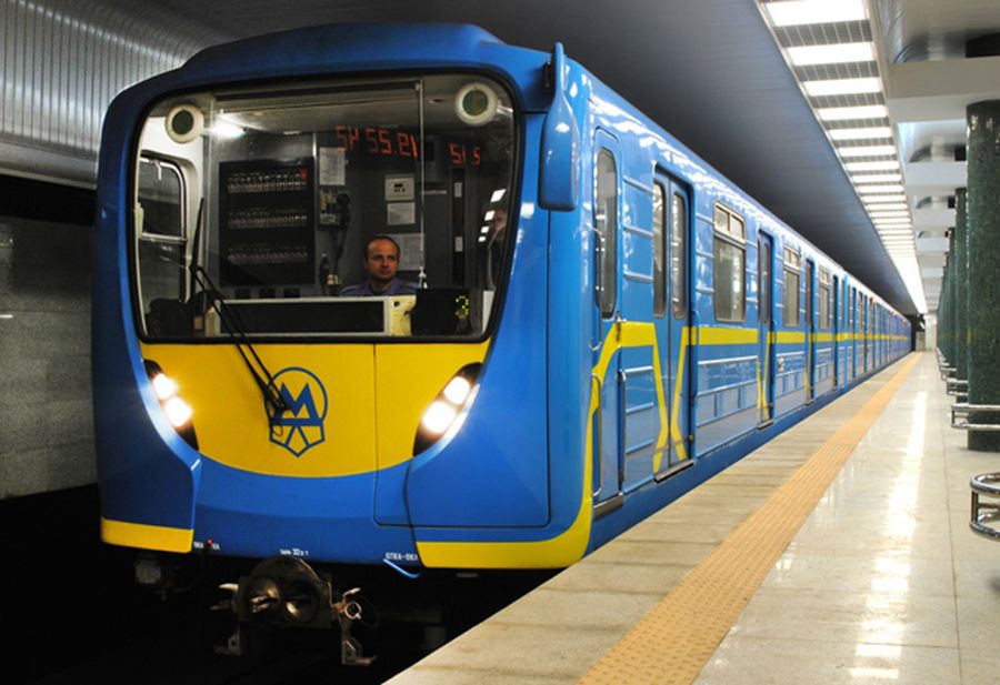 В харьковском метро стояли поезда
