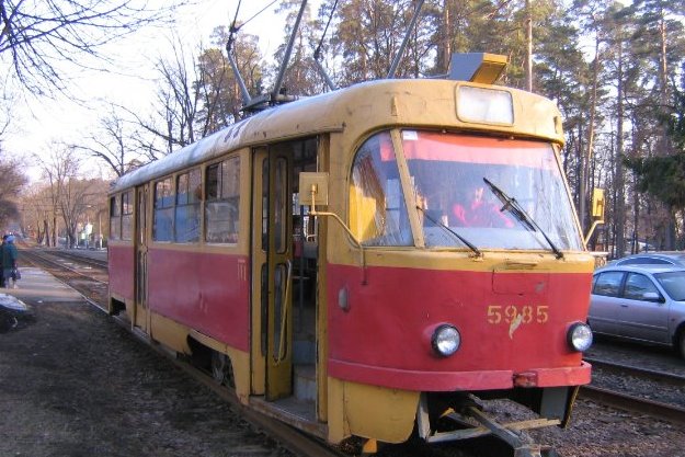 В Харькове запускают трамваи и троллейбусы