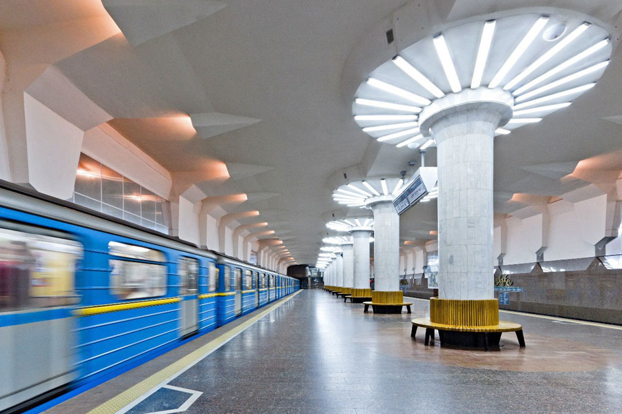 Харьковчане предлагают сделать вагоны метро желто-голубыми