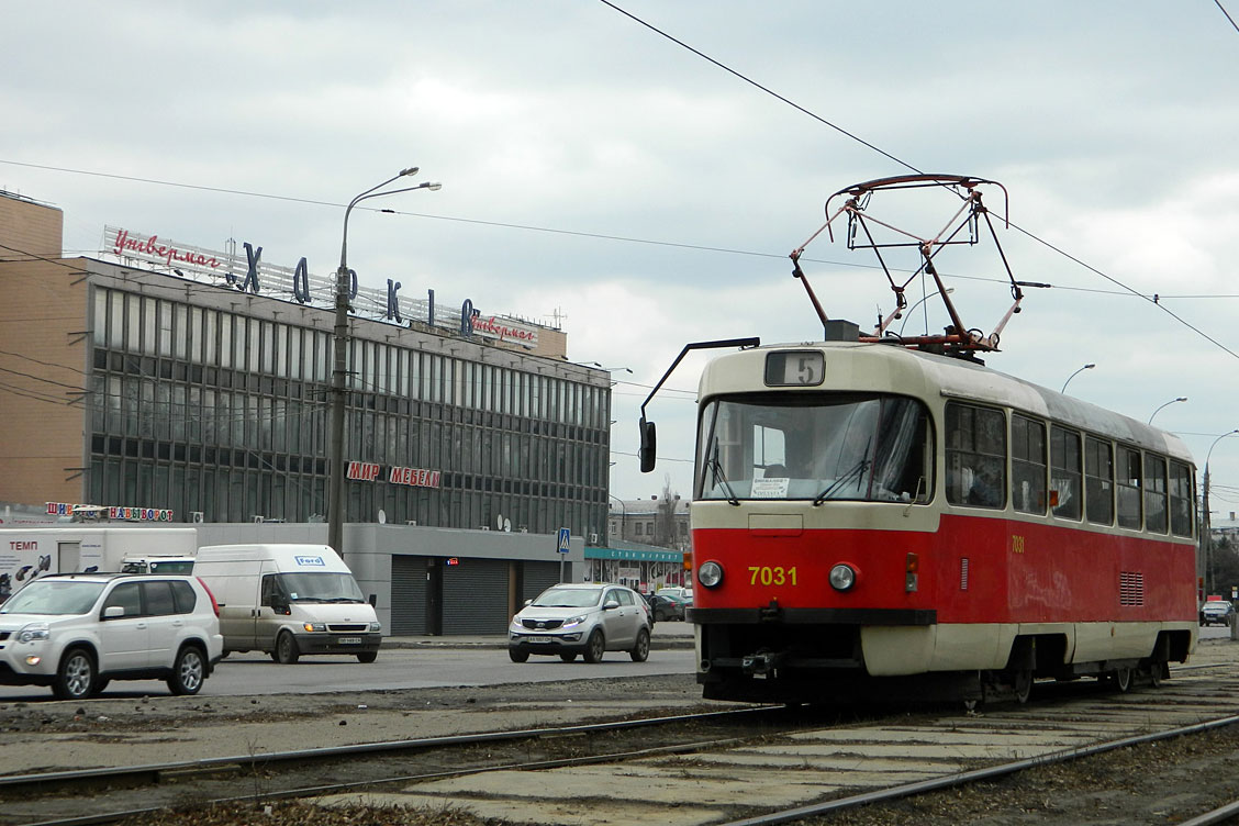 В Харькове два трамвая не поделили колею (видео)