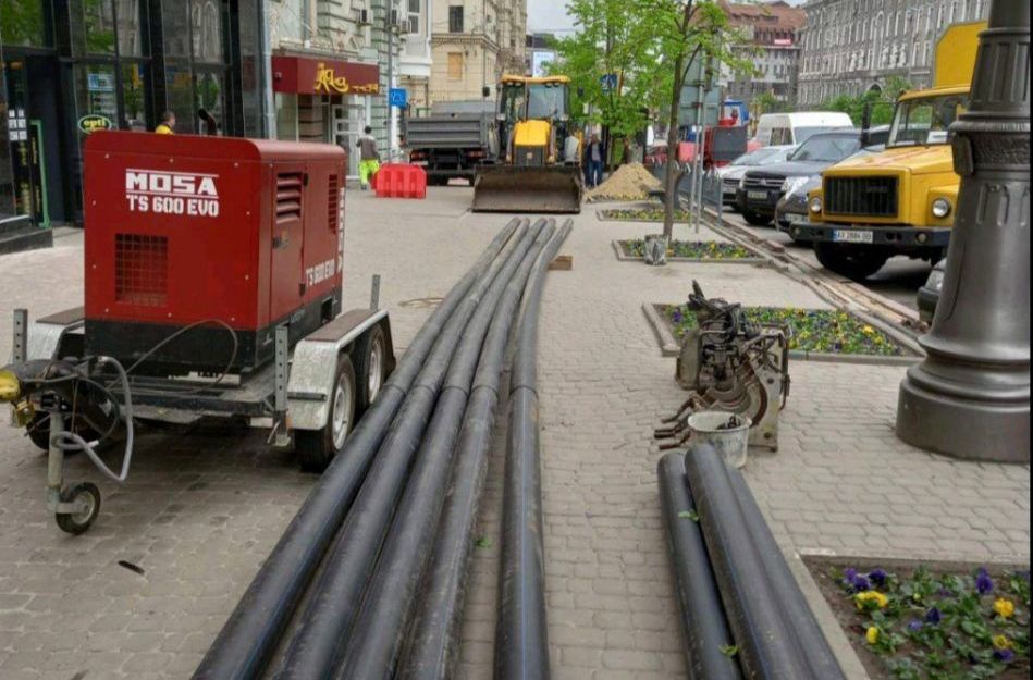 В центре Харькова перекладывают водопровод