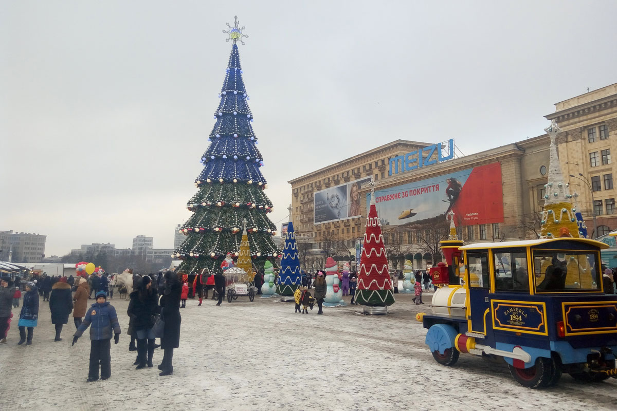 Обед на площади Свободы. Проверено на себе