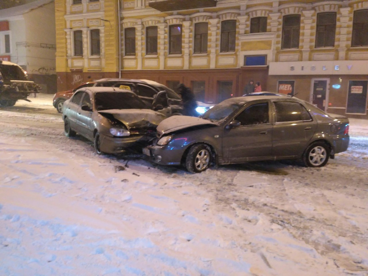 На Сумской такси попало в лобовое ДТП