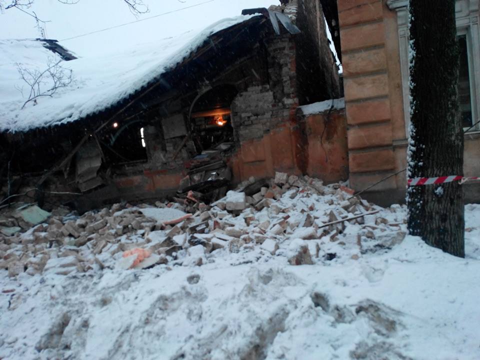 В Харькове обвалился дом (фото)