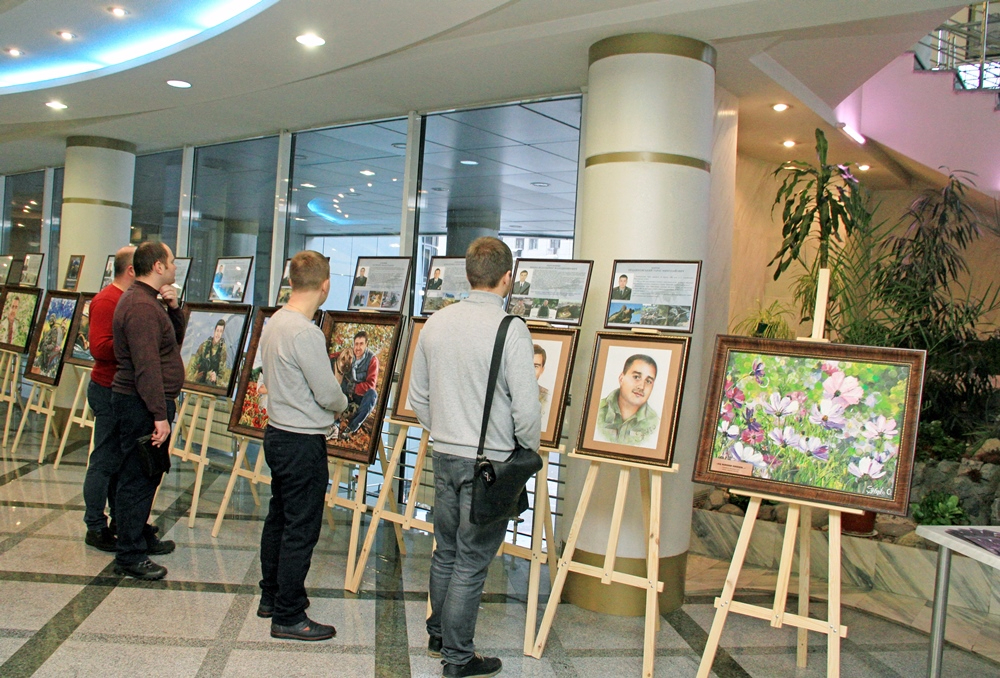 В Харькове почтили память сотрудников СБУ, погибших в зоне АТО (фото)