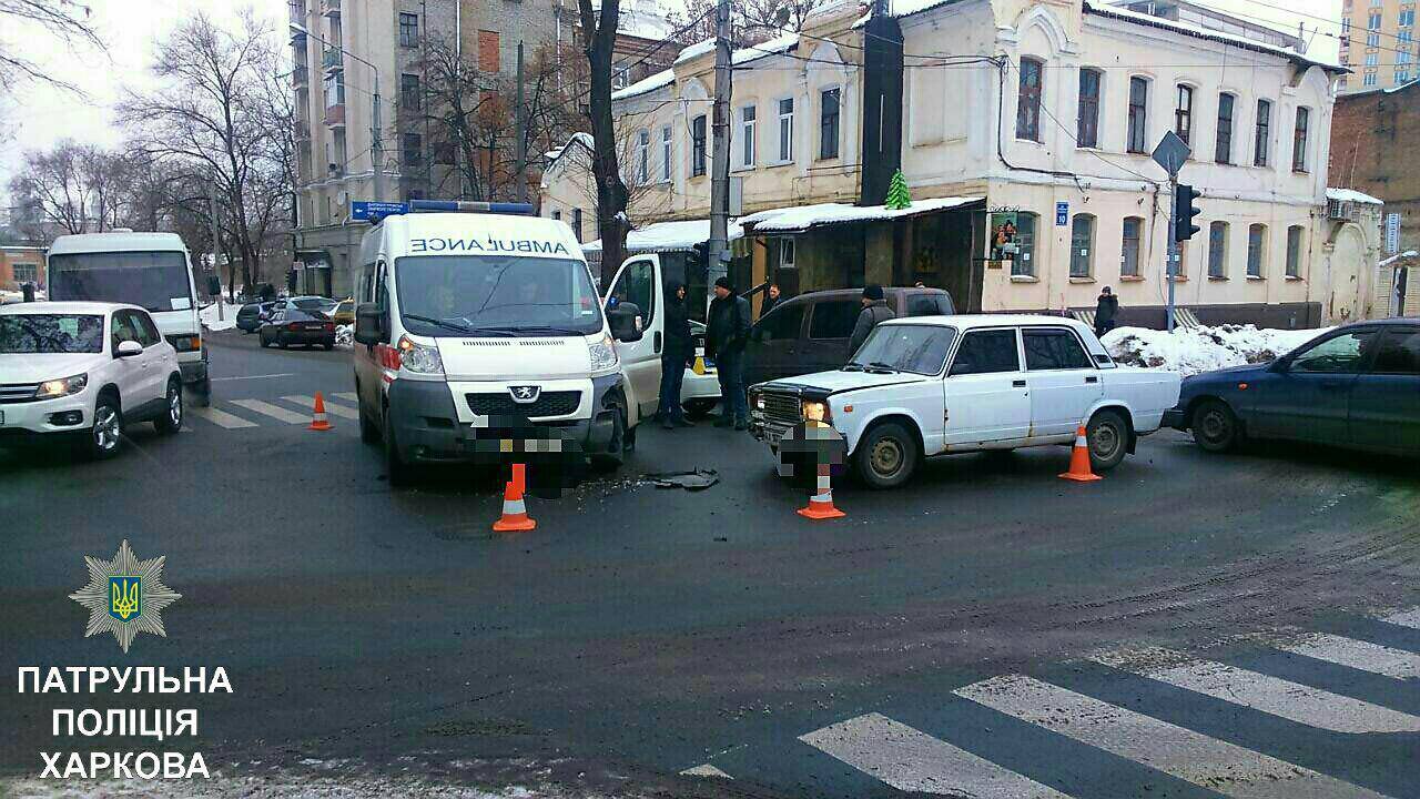 Тесла попала в аварию