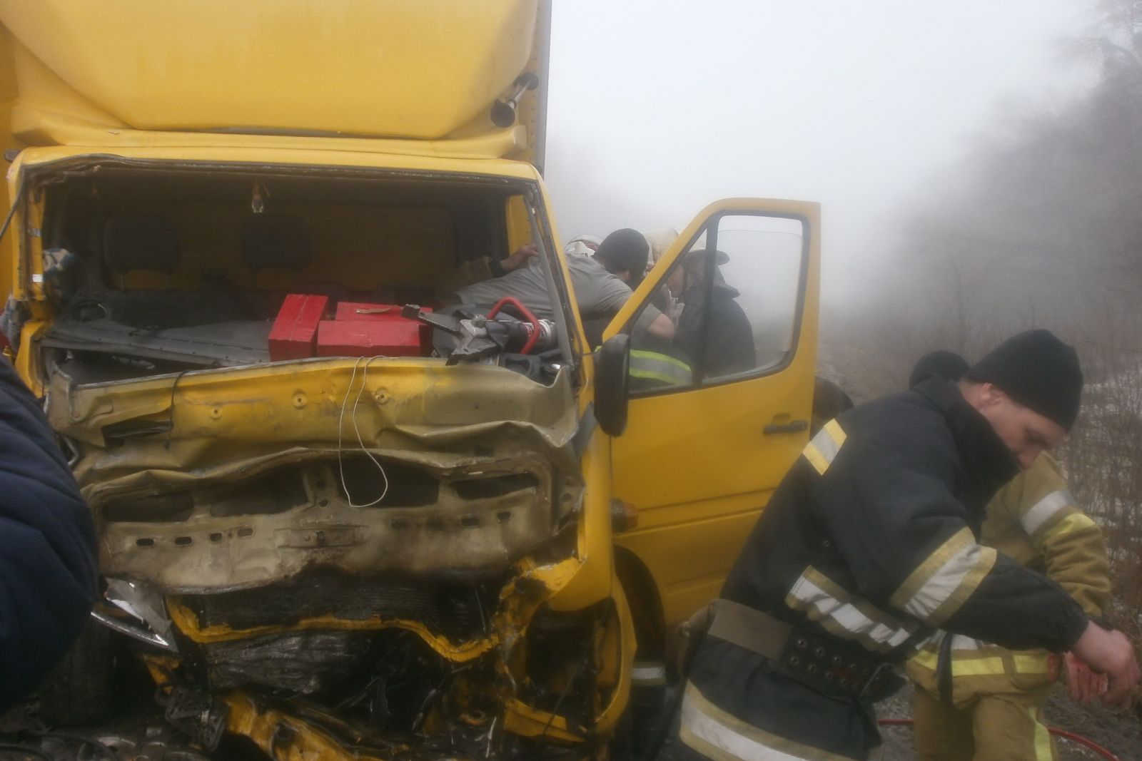 Под Харьковом столкнулись грузовики: трое пострадавших (фото)