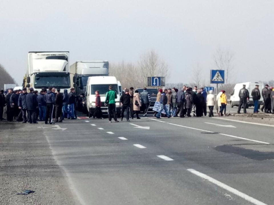 На Полтавщине жители перекрыли трассу Киев-Харьков