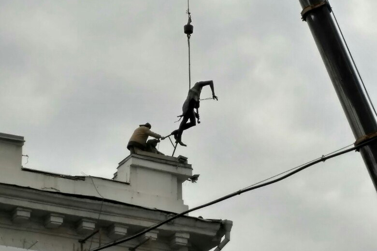 "Скрипача" вернули на прежнее место (фото, дополнено)