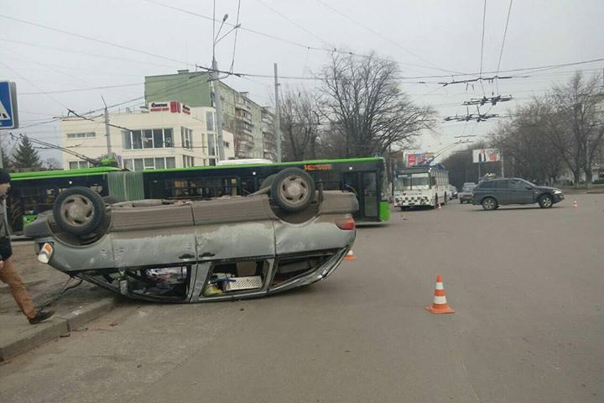 На Салтовке перевернулась Toyota (фото)