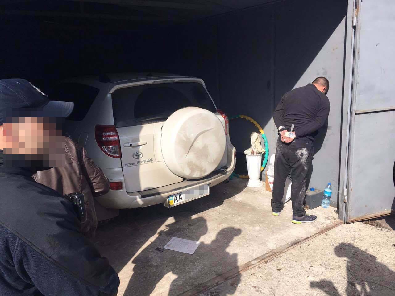 В Харькове поймали похитителей элитных авто (фото)