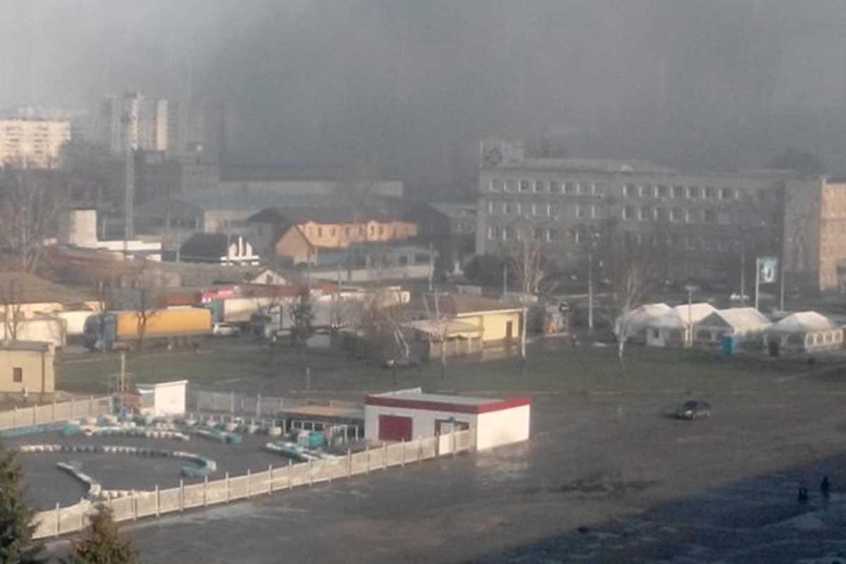В Харькове - пожар на заводе (фото)