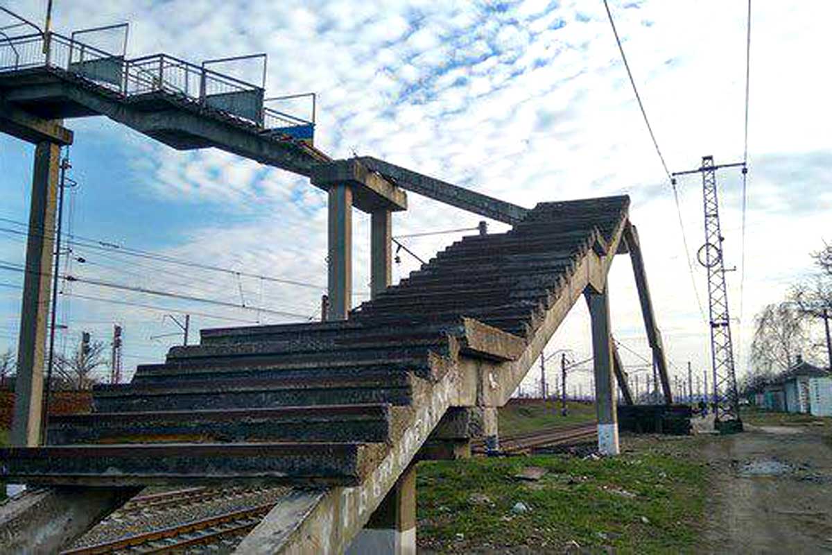 В Харькове ремонтируют мост (фото)