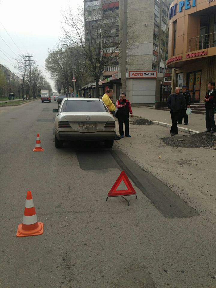 Mercedes сбил ребенка (фото)