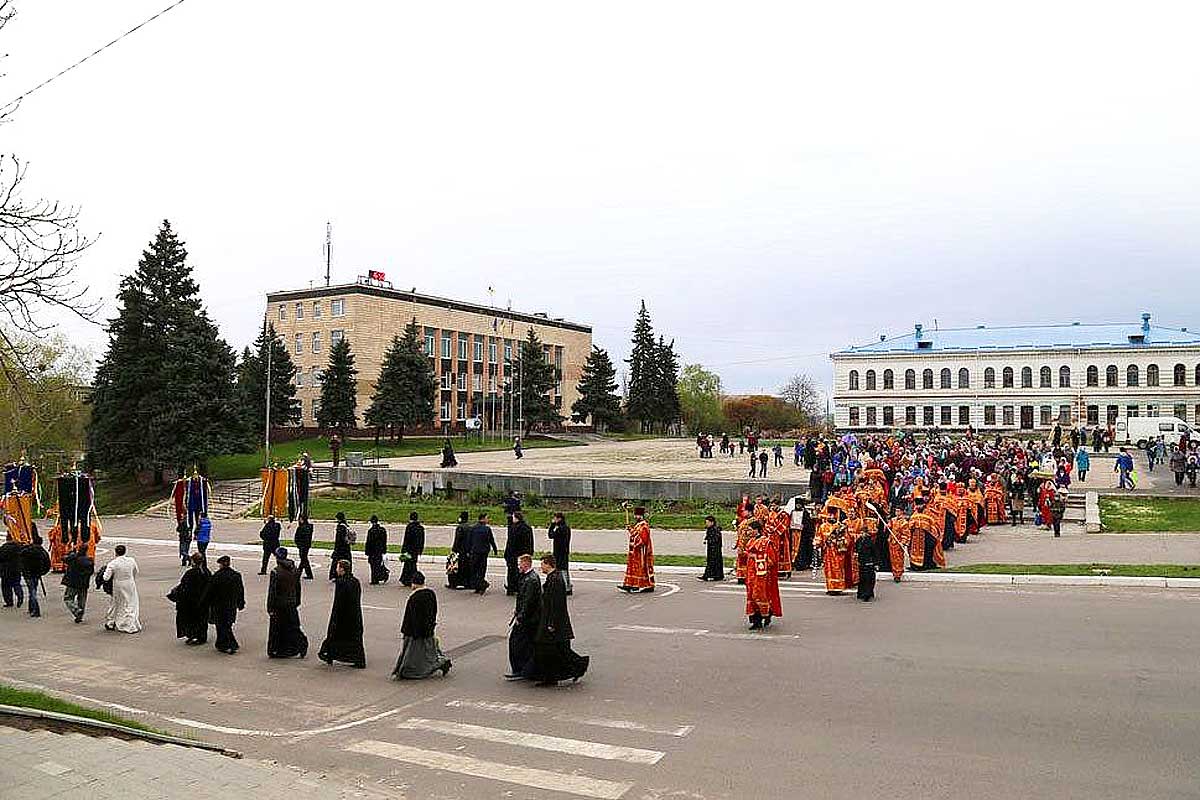 Под Харьковом провели крестный ход (фото)