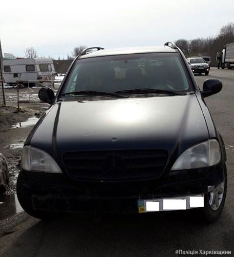 На въезде в Харьков остановили Mercedes с поддельными документами (фото)