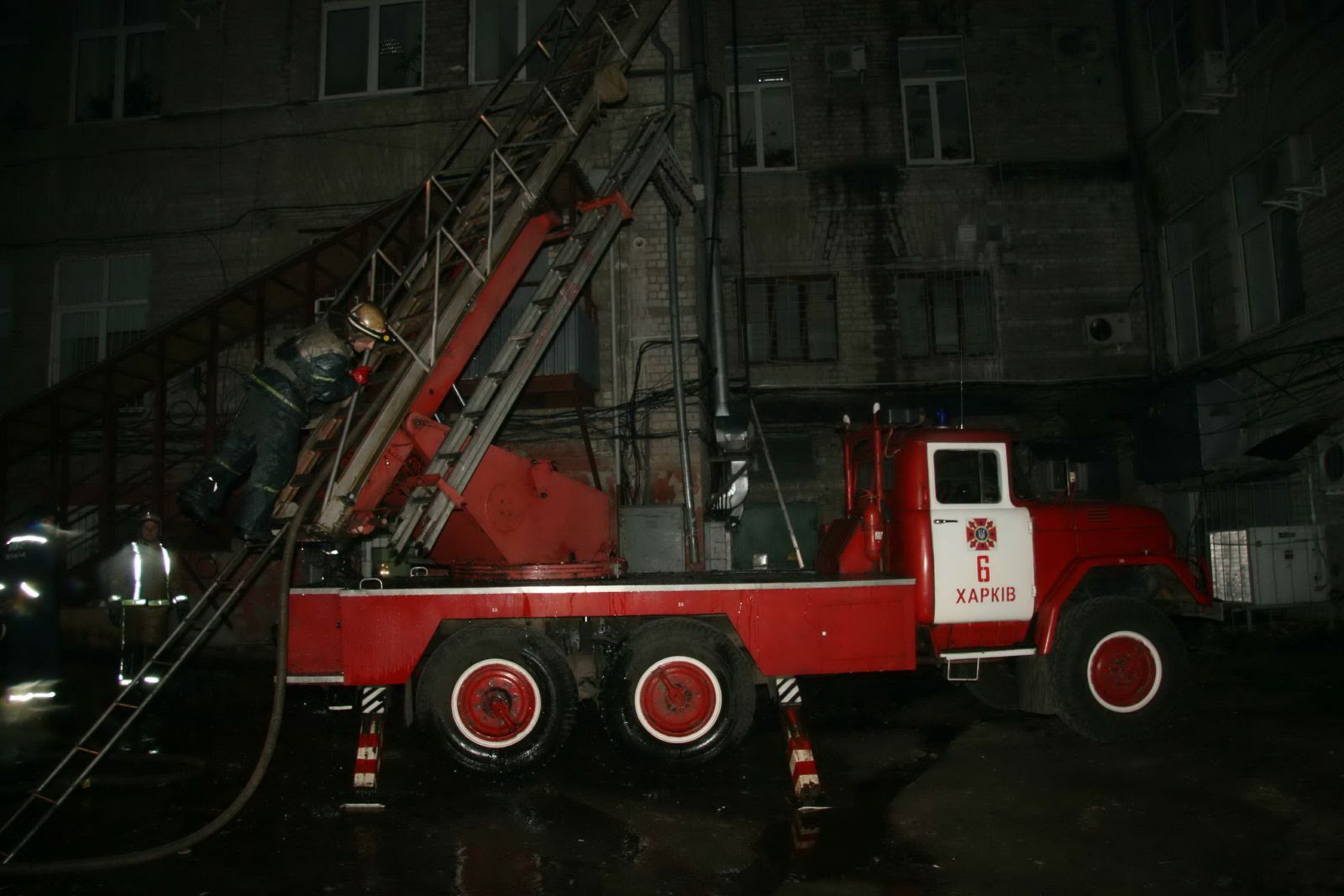 В Харькове горела многоэтажка, есть жертвы (фото)