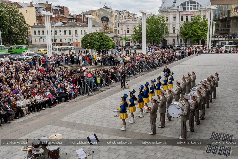 В Харькове прошел парад оркестров (фото)