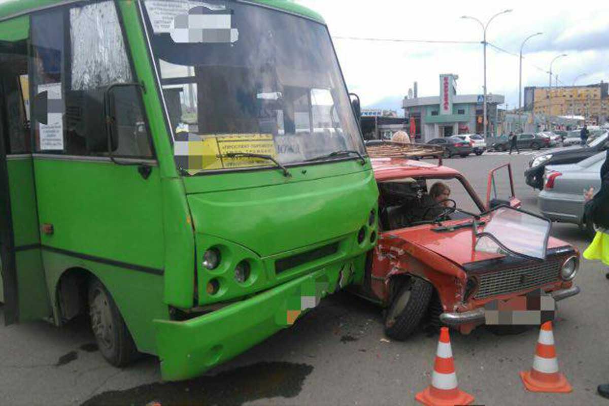 На Центральном рынке маршрутка попала в ДТП