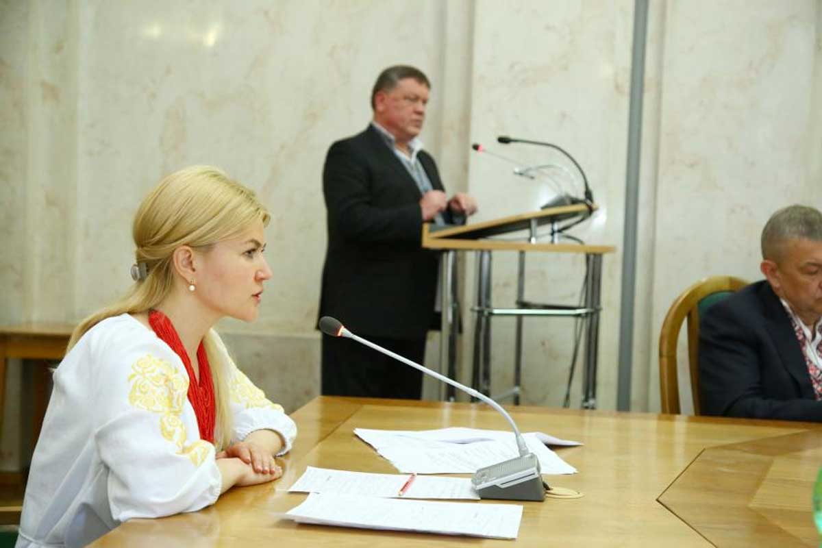 Светличная поручила силовикам тщательно контролировать расходование средств на ремонт дорог