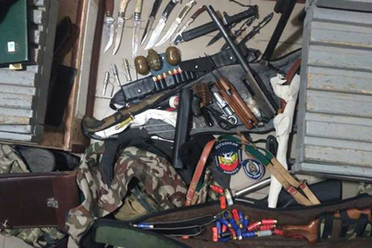 В Харькове задержаны пограничники с нелегальным оружием (фото)