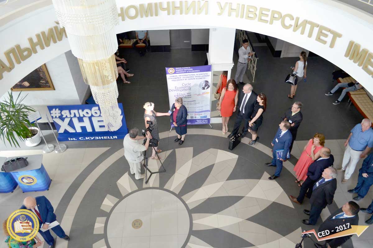 Нобелевский лауреат собрал в Харькове сотни экономистов