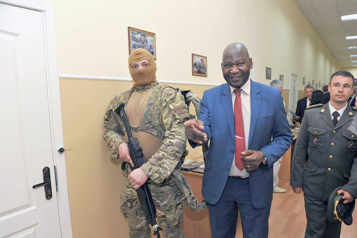 Харьковский завод показал военную продукцию послам 20 государств (фото)