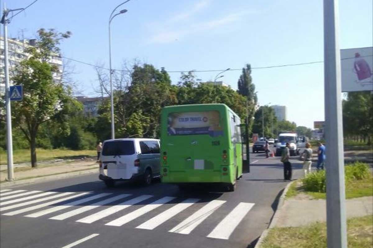 На Салтовке автобус сбил пешехода