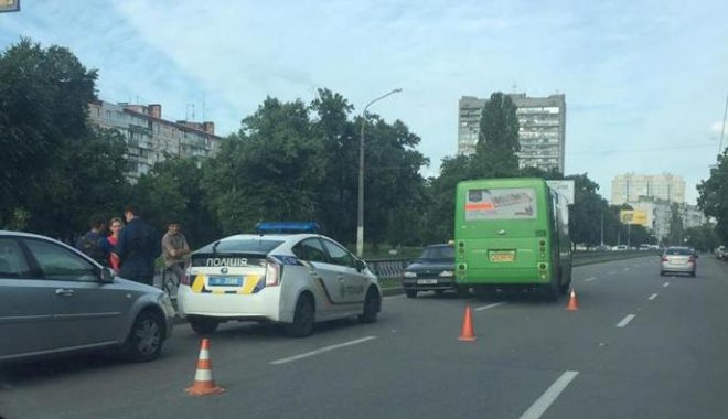 В Харькове маршрутка попала в аварию (фото)