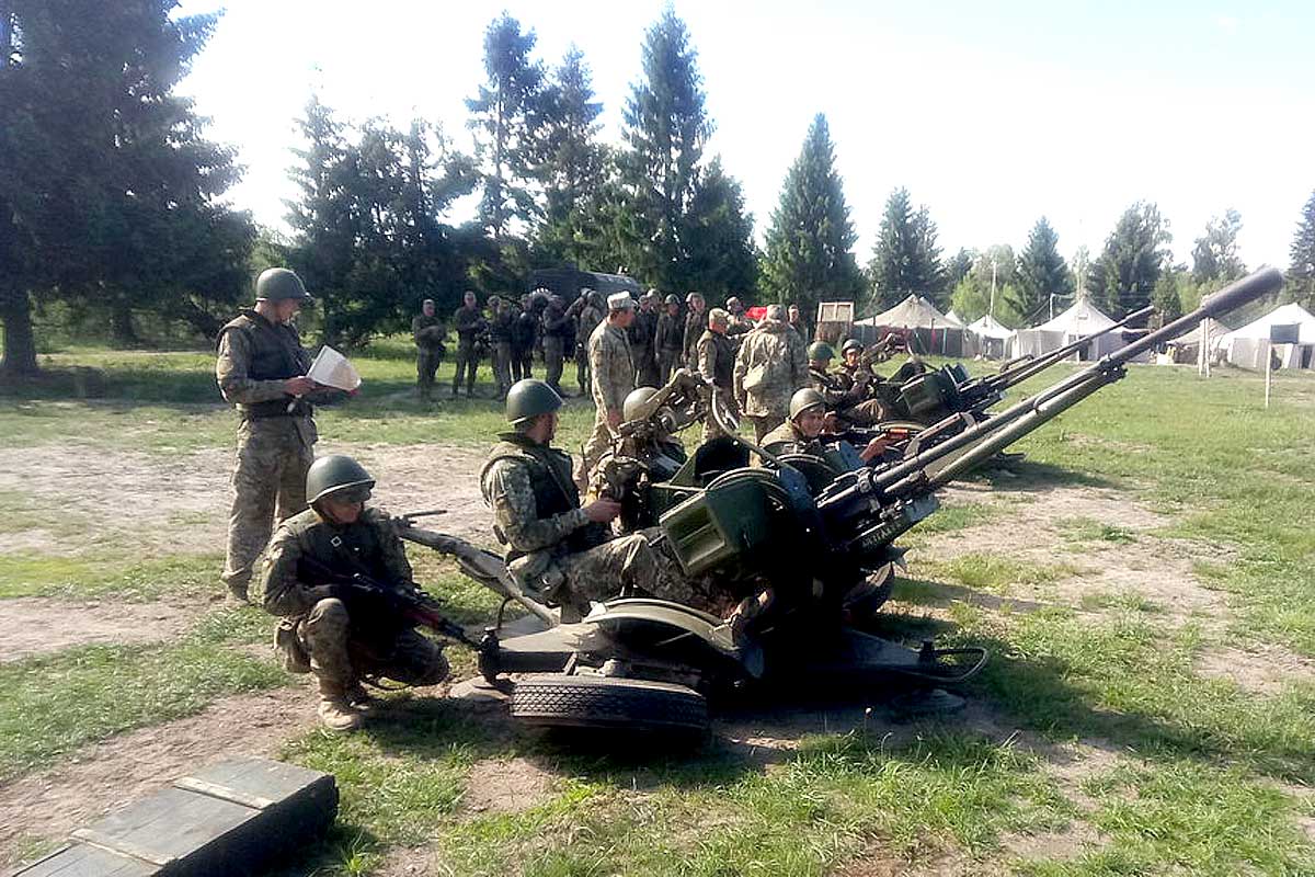 Харьковские курсанты стреляли из зениток (фото)
