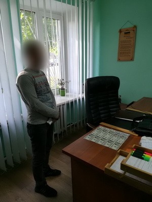 В Харькове полицейского задержали за вымогательство и пытки