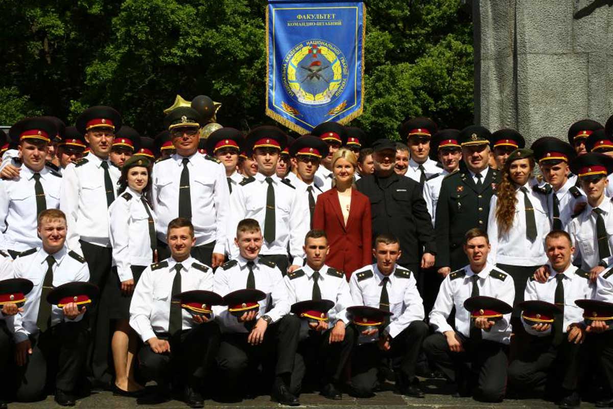 В Харькове выпустили лейтенантов Нацгвардии