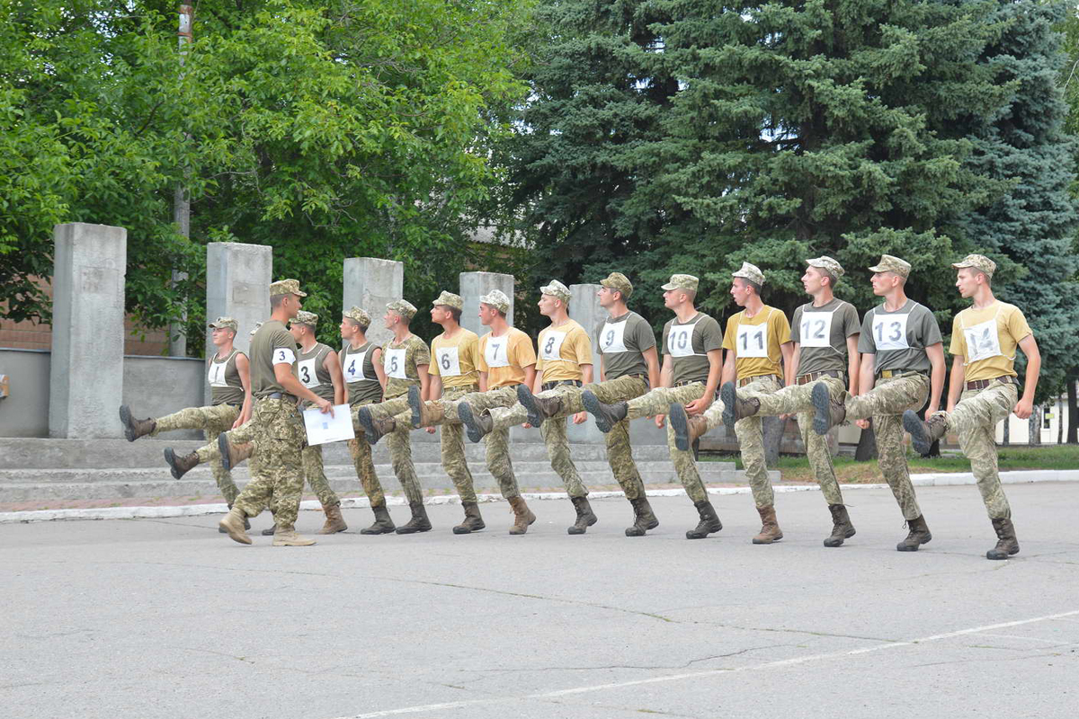 Харьковские военные готовятся к параду в Киеве (фото)