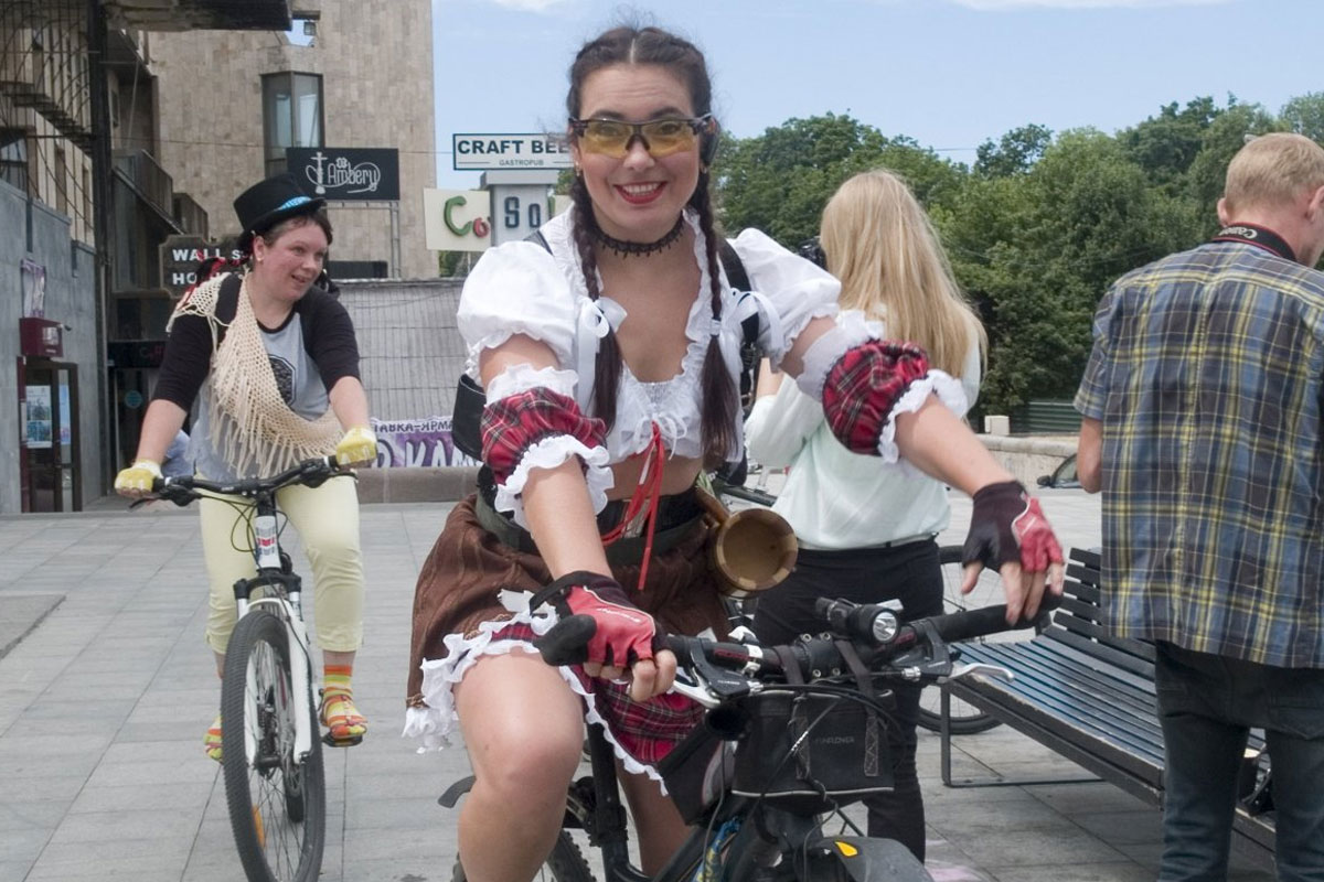 В Харькове прошел женский велопарад (фото, видео)