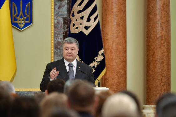 Президент отметил роль женщин-военных, Светличной и Геращенко в создании новой Украины
