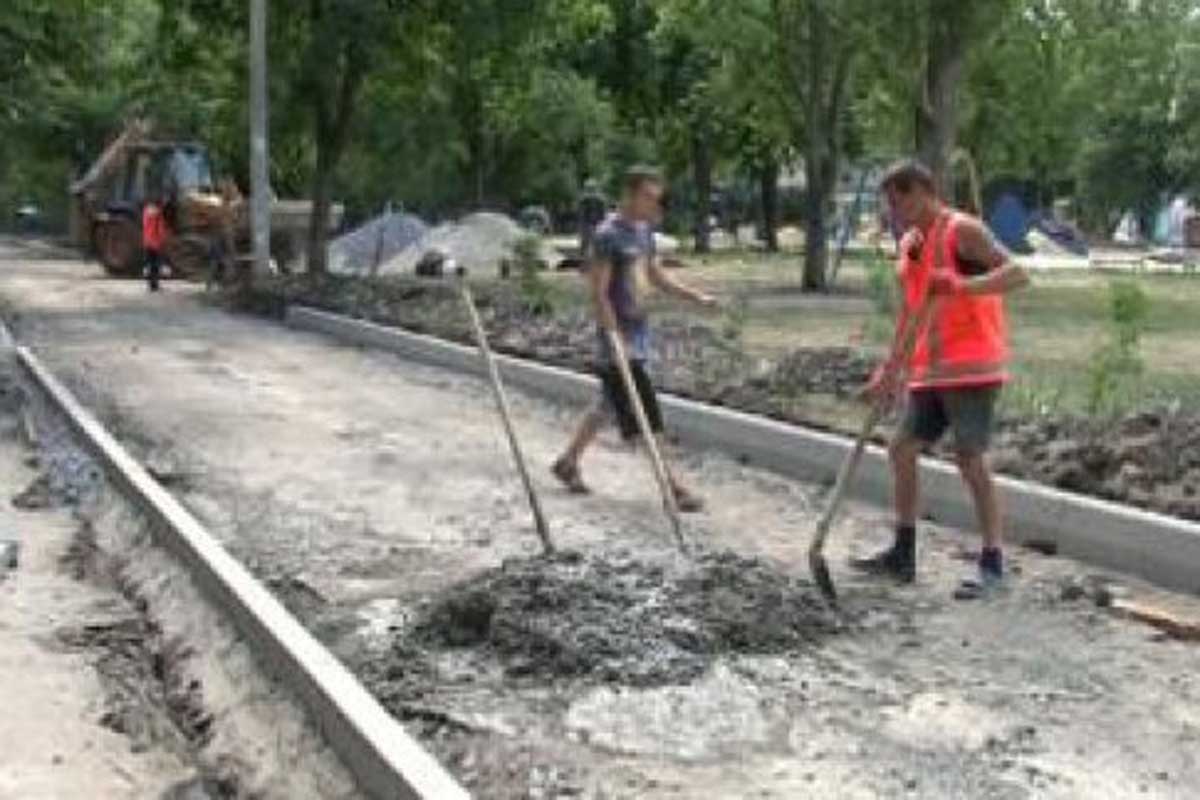 На Салтовке ремонтируют дороги