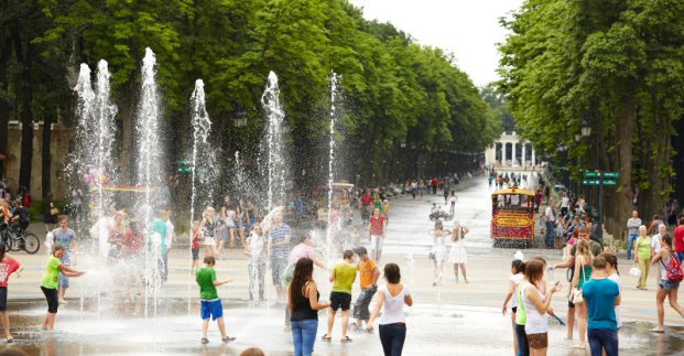 Экватор лета в парке Горького переносится 