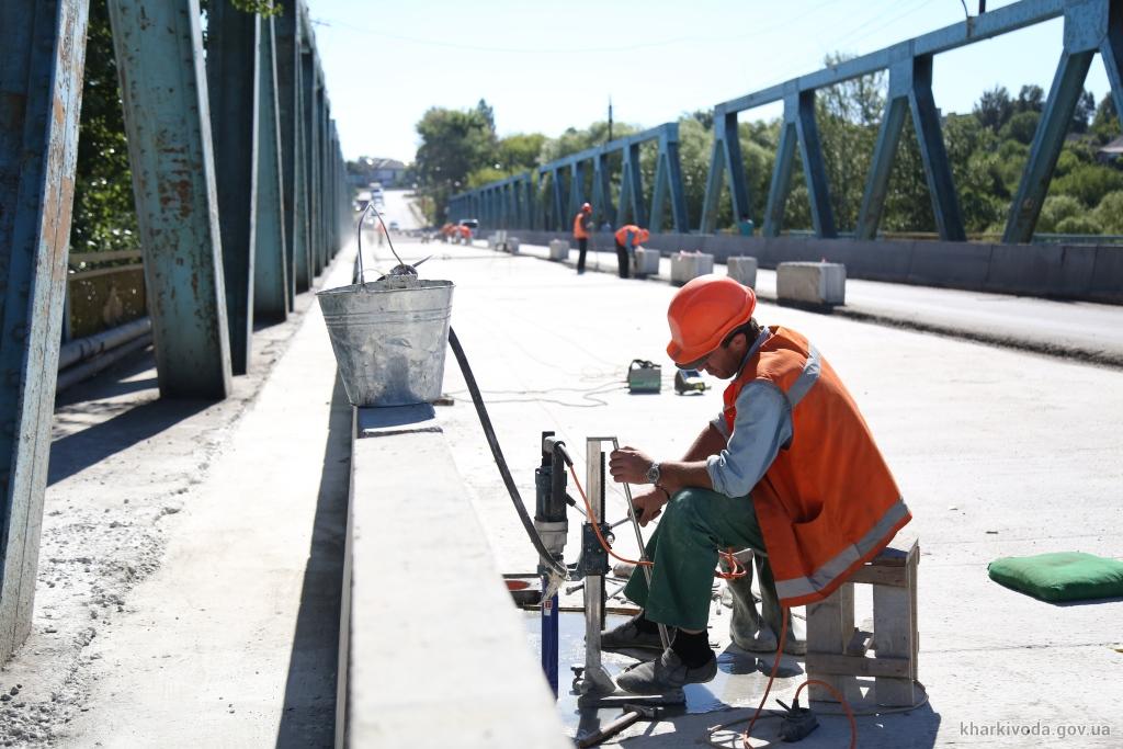 Мост в Изюме отремонтируют к концу лета