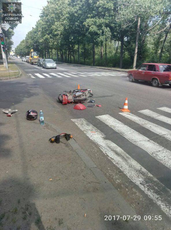 На ХТЗ "копейка" сбила мотоциклиста