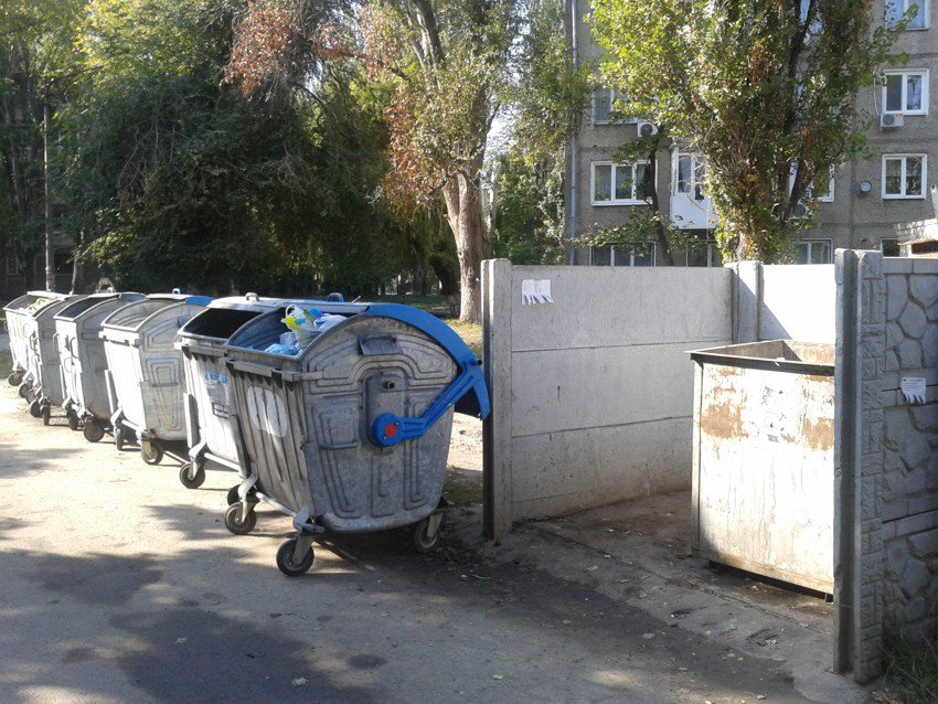 Харьковчане предлагают запретить вывозить мусор по ночам