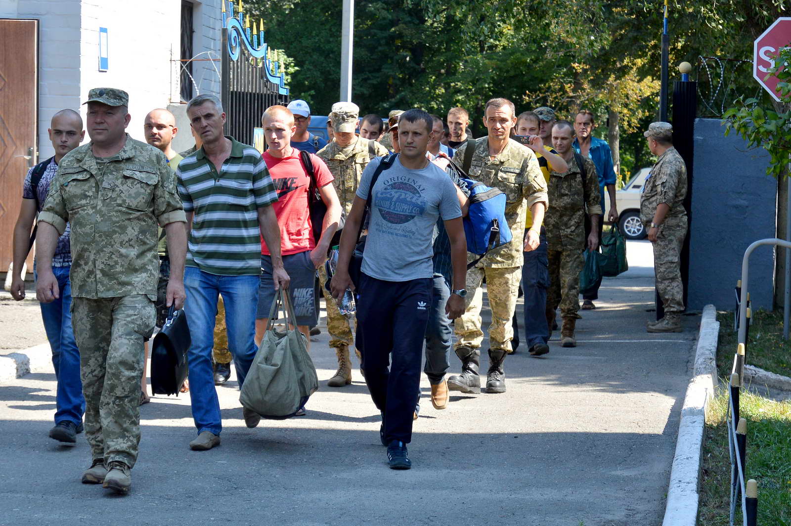 Мэр райцентра под Харьковом ушел в армию