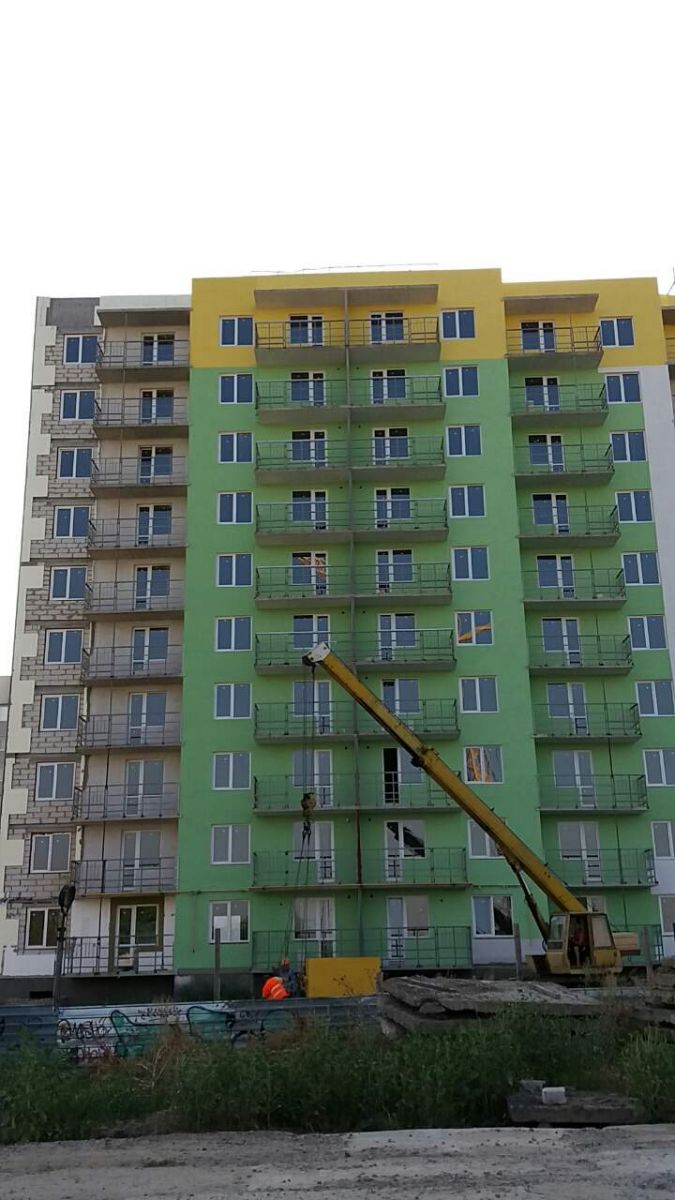 В новострое на Зубарева заканчивают фасадные работы