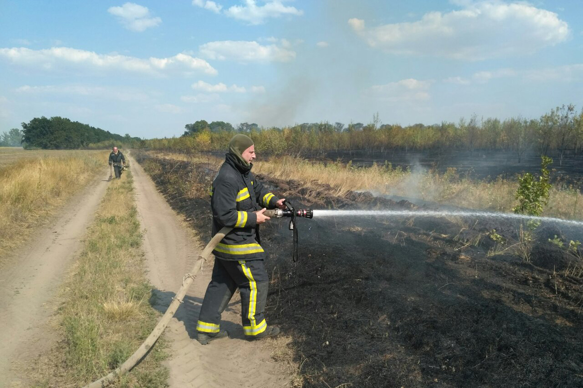 Пожар под Харьковом тушили почти сутки